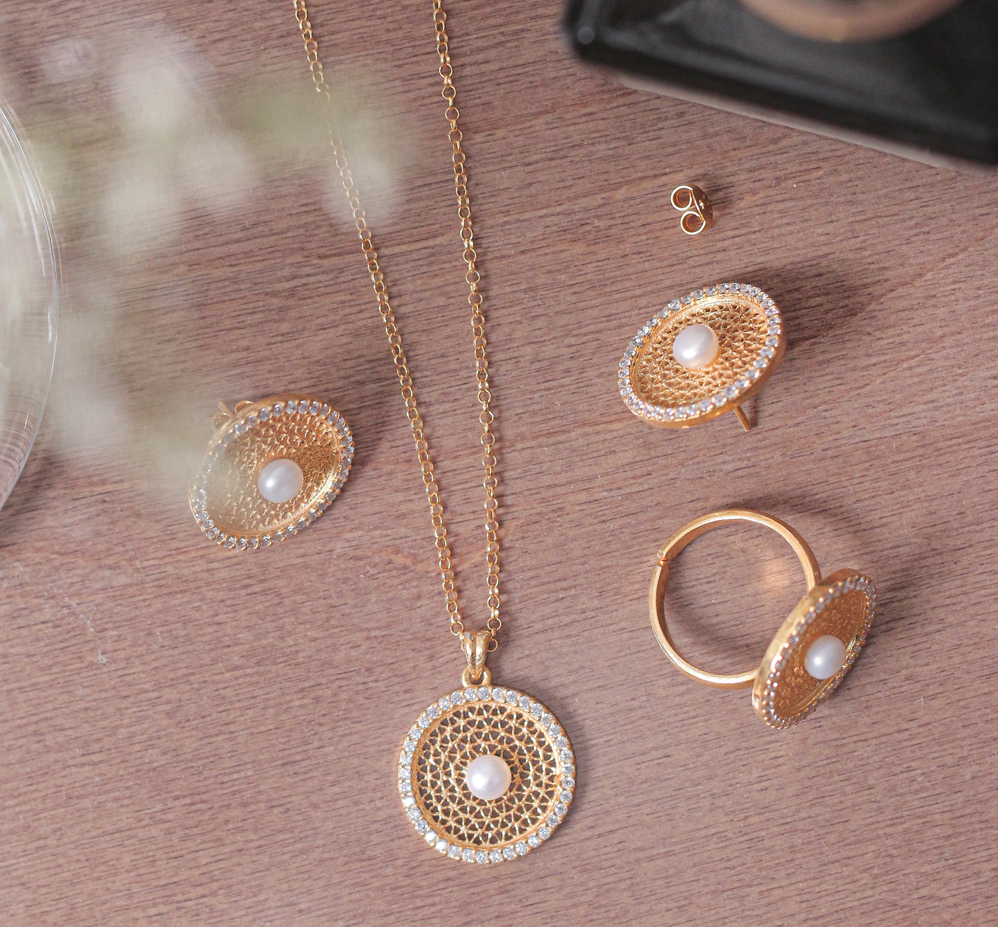 Min Pearls With Zircon Set