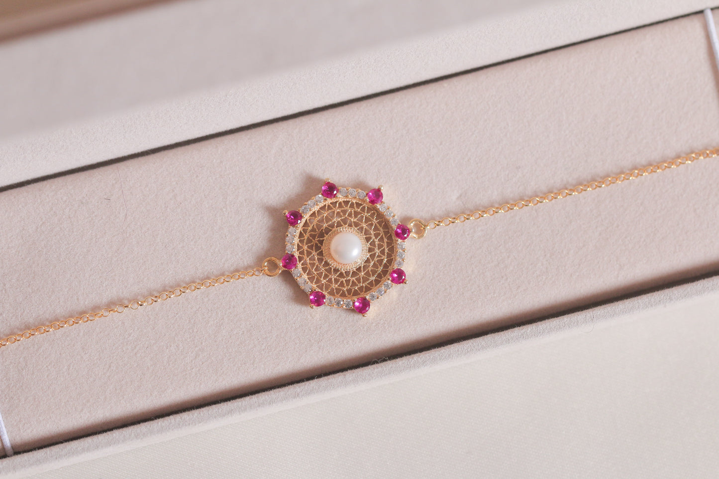 Min Pearls With Red Zircon Bracelet