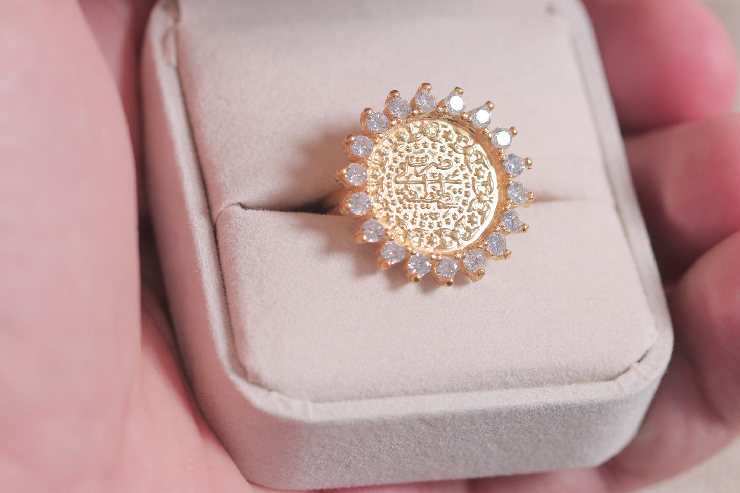 Sun White Zircon Lira Ring