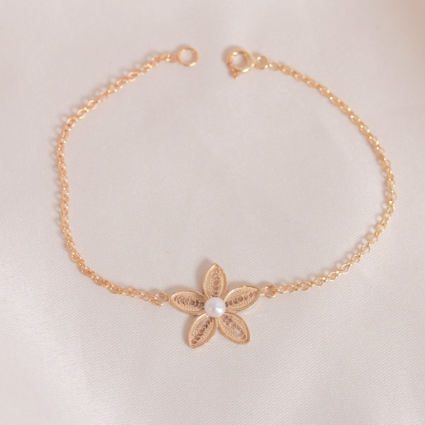 New Light Pearls FLR Bracelet