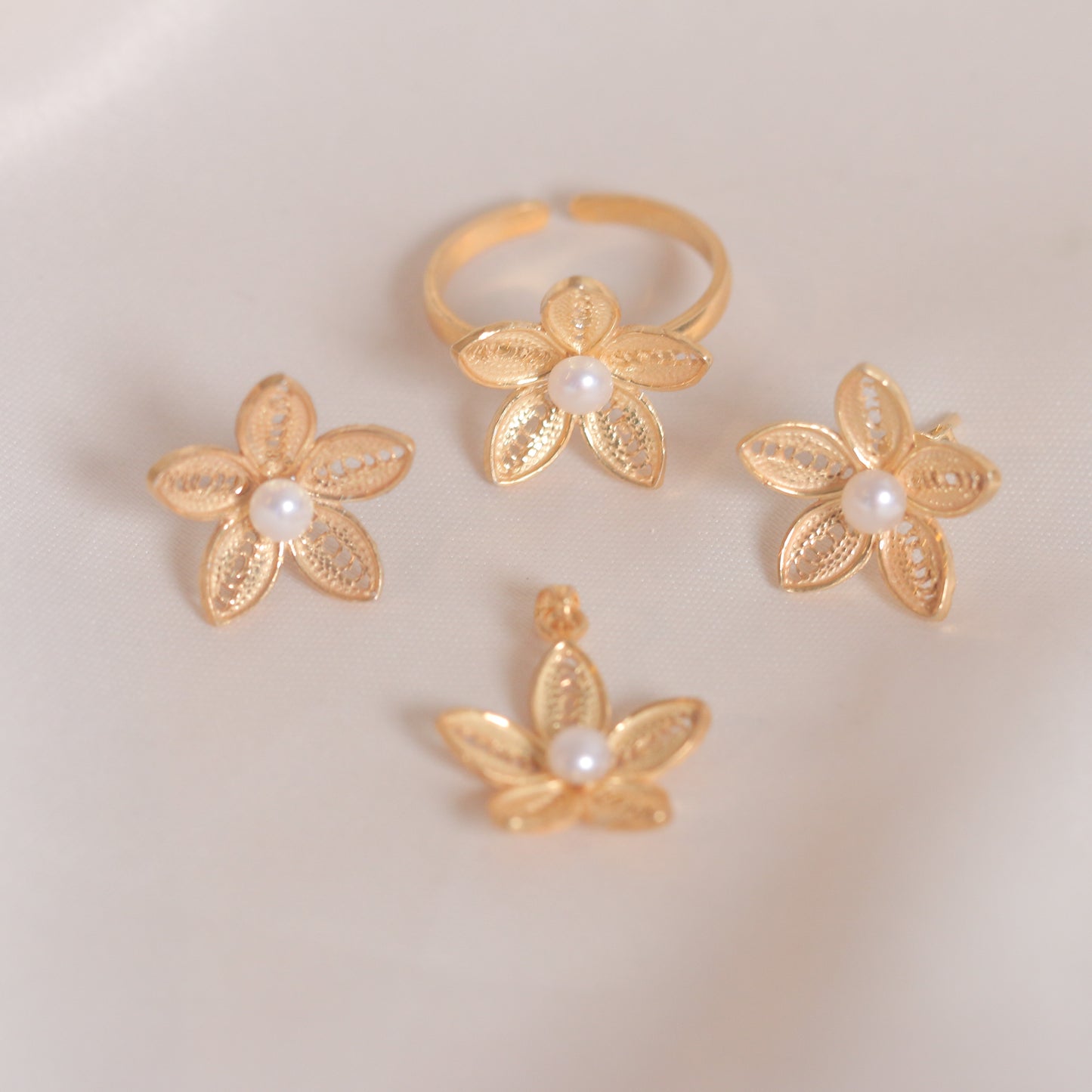 New Light Pearls FLR Set