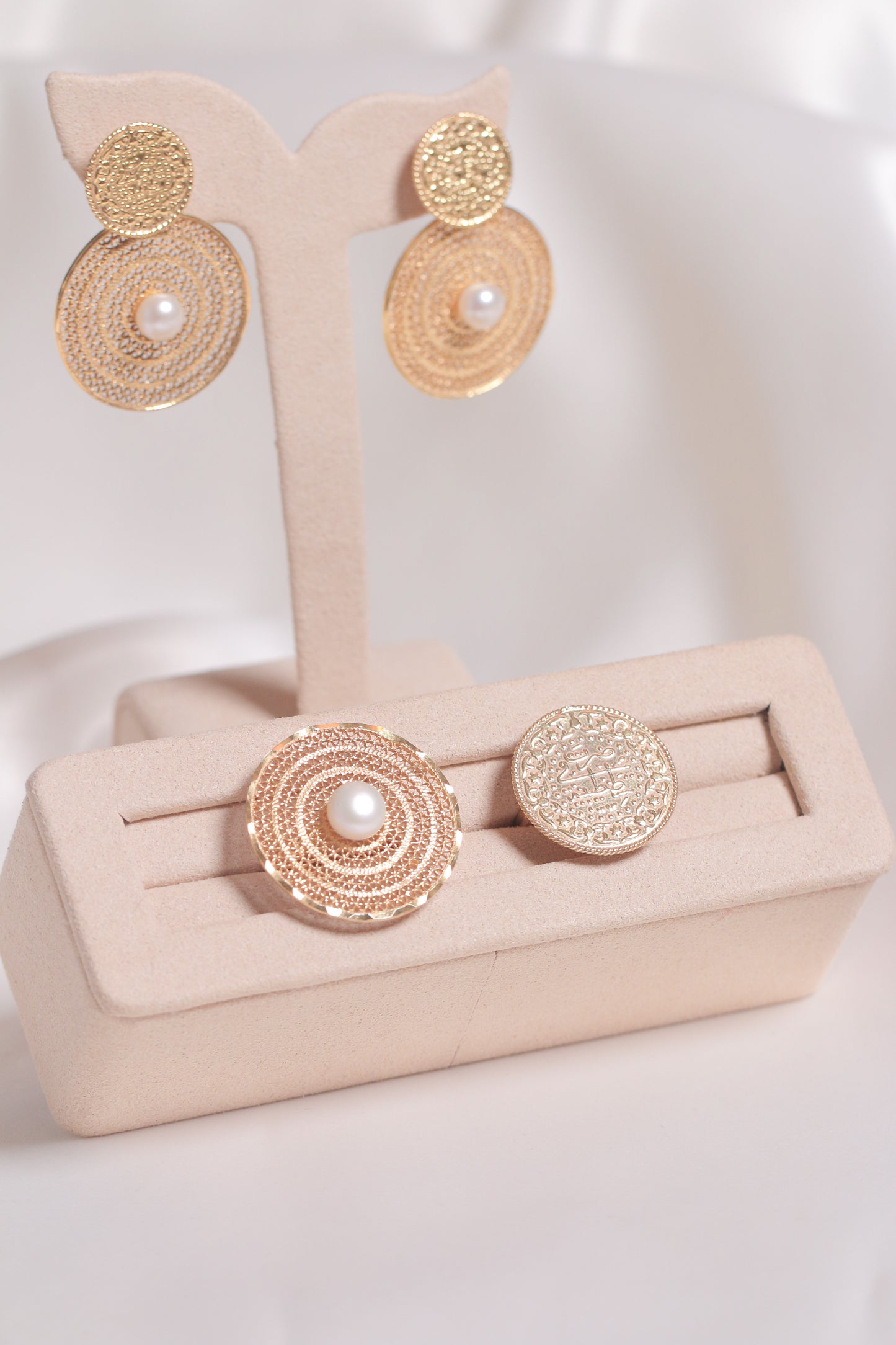 Sodra Pearls Filigree Ring