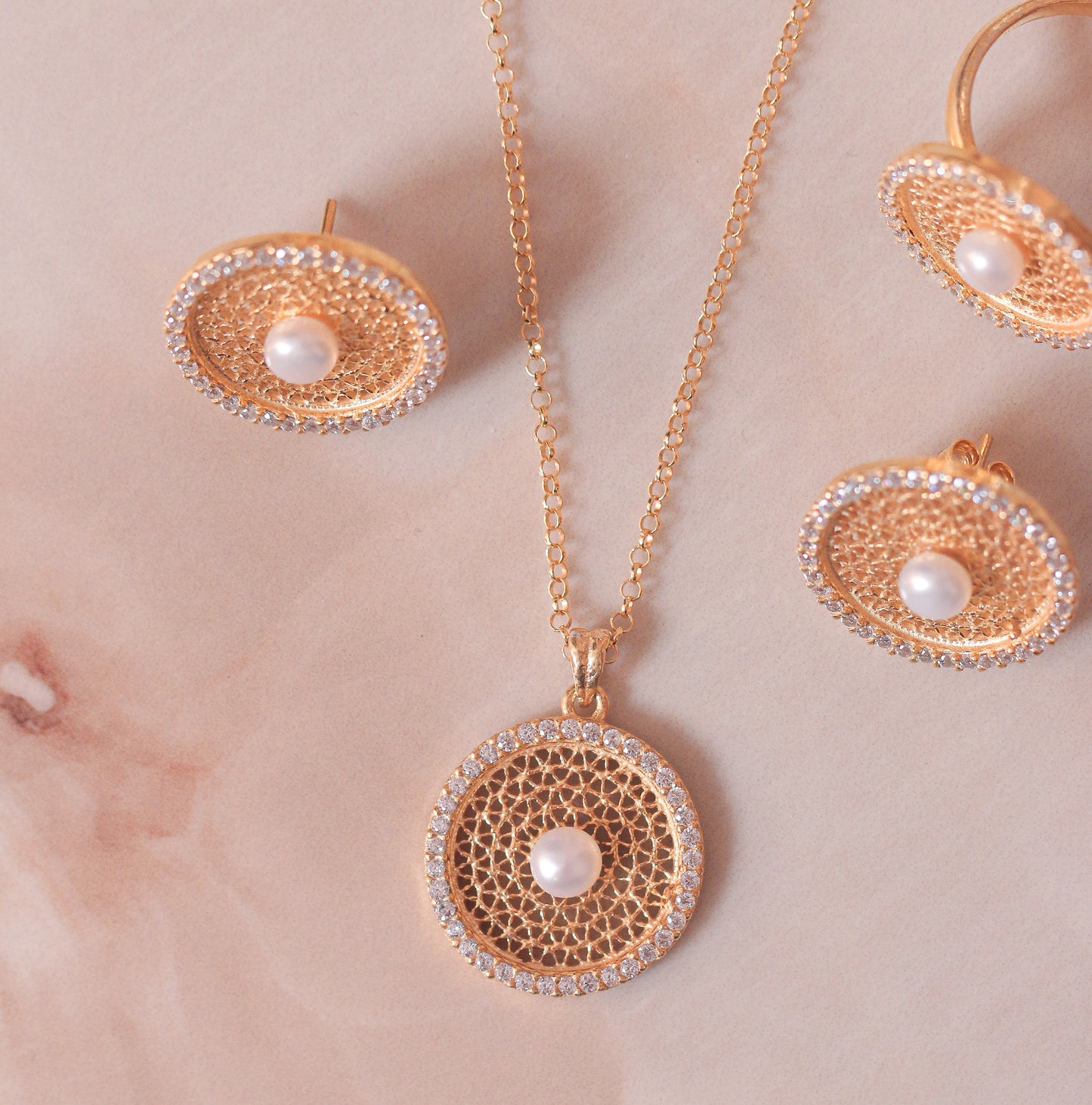 Min Pearls With Zircon Set