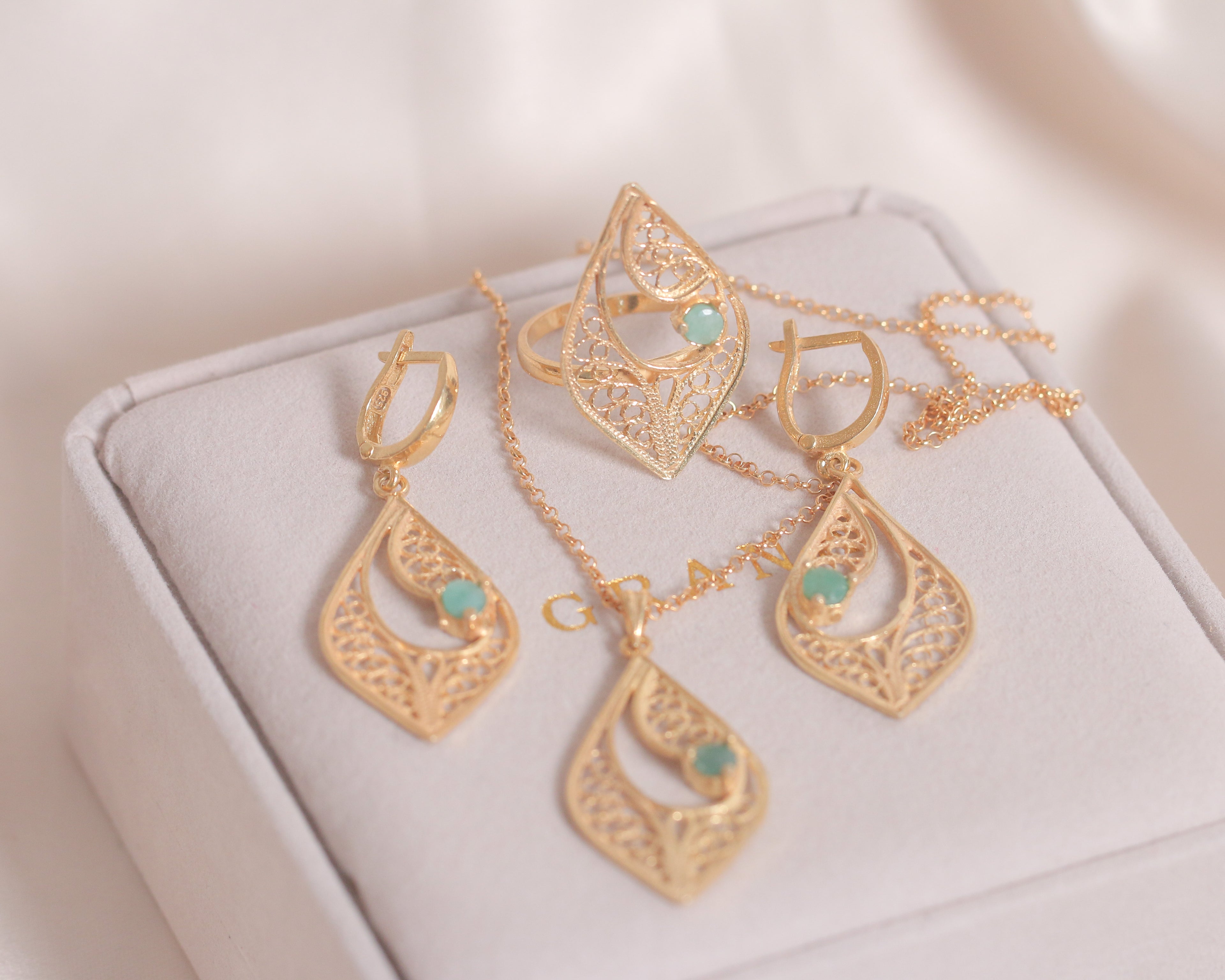 Big Tear Filigree & Emeralds Set