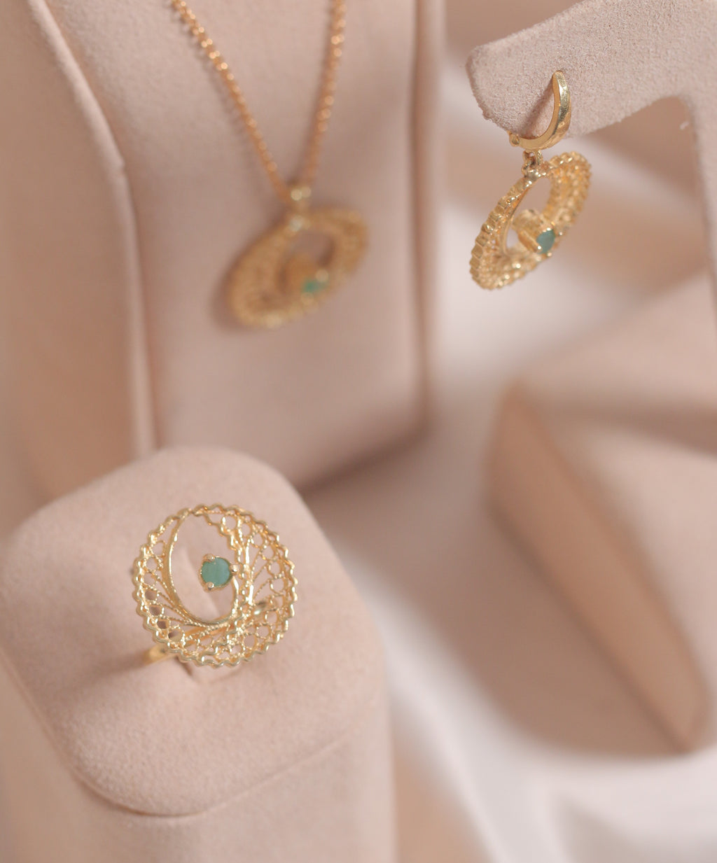 Round Filigree & Emeralds Set