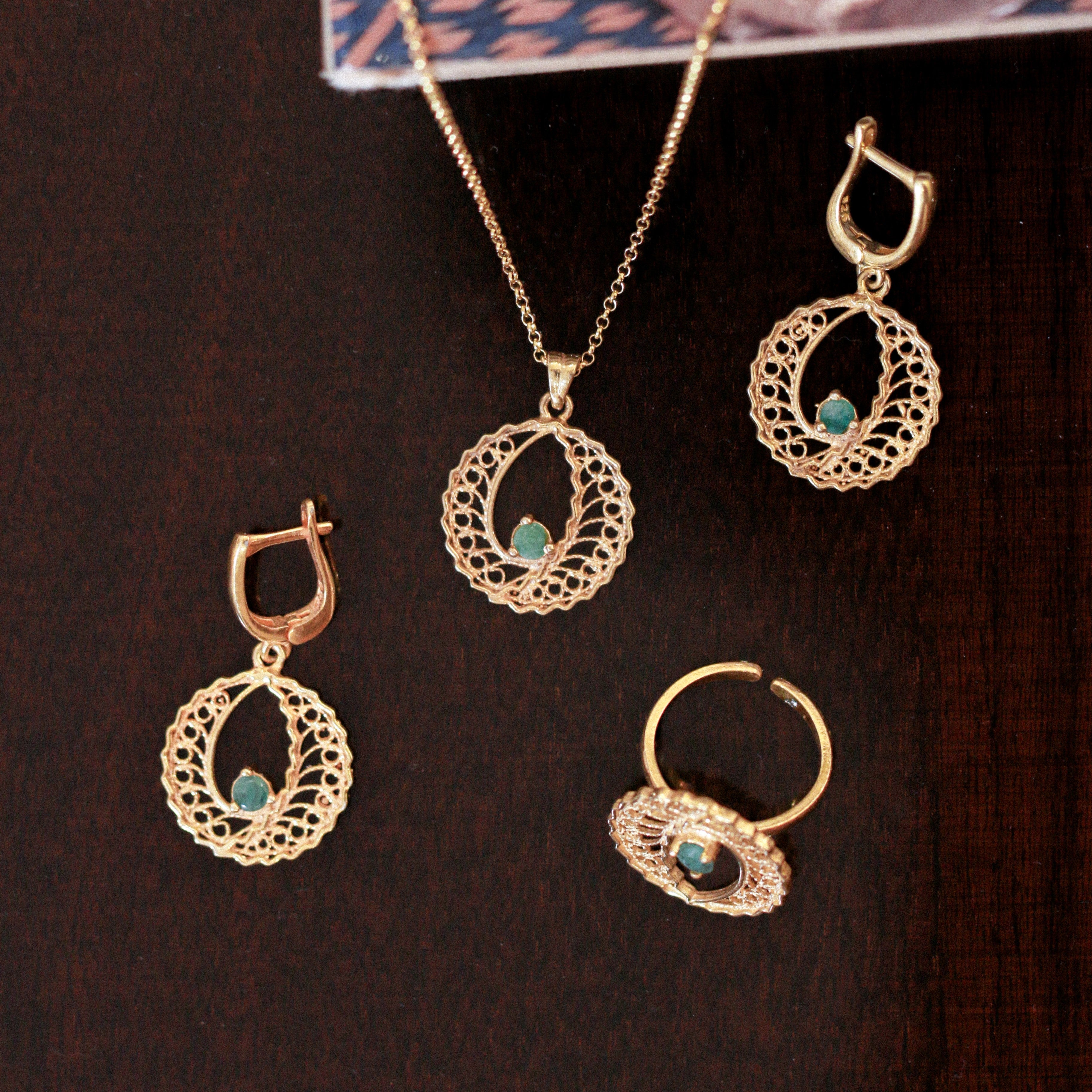 Round Filigree & Emeralds Set