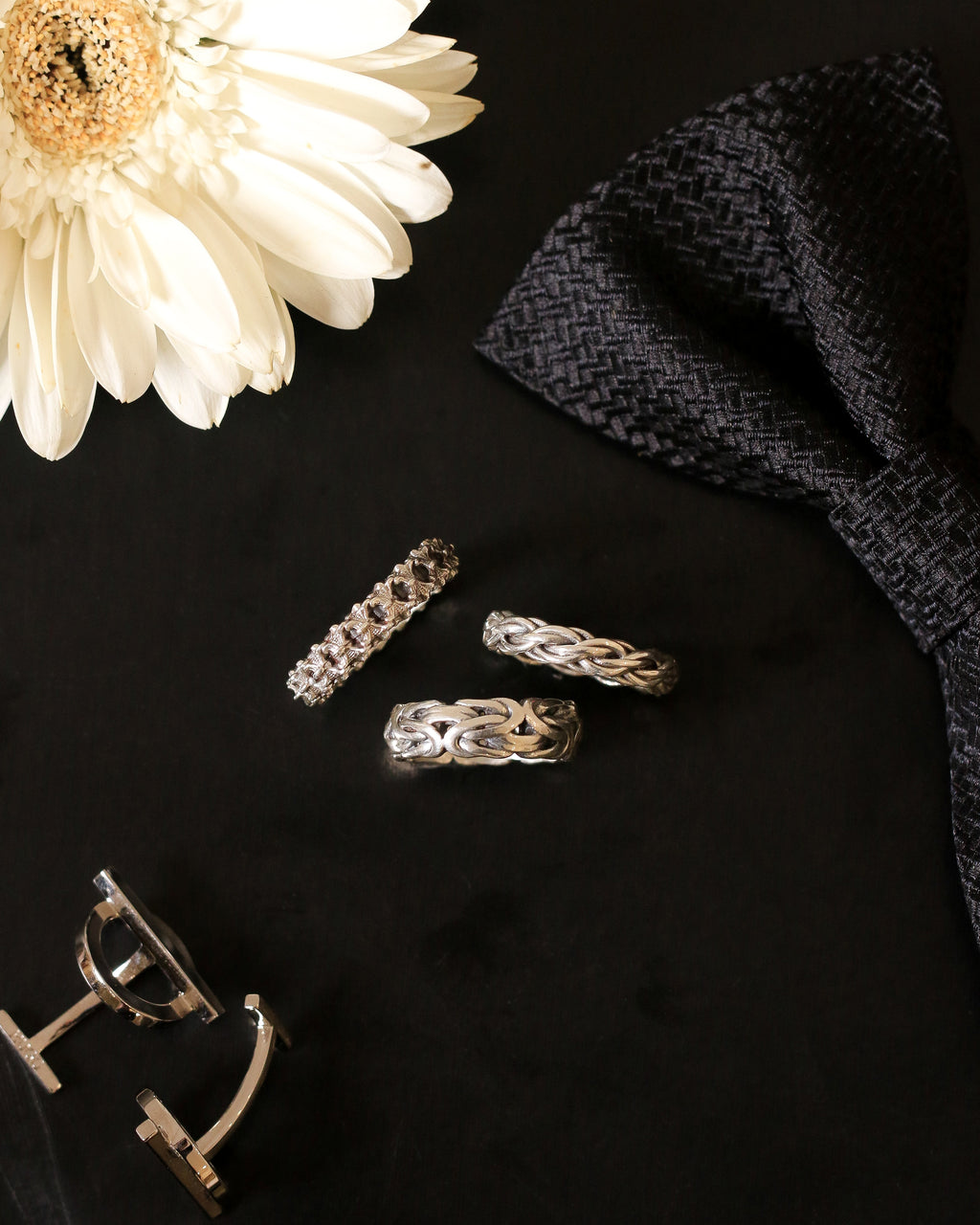 Spine Wedding Band (Men)