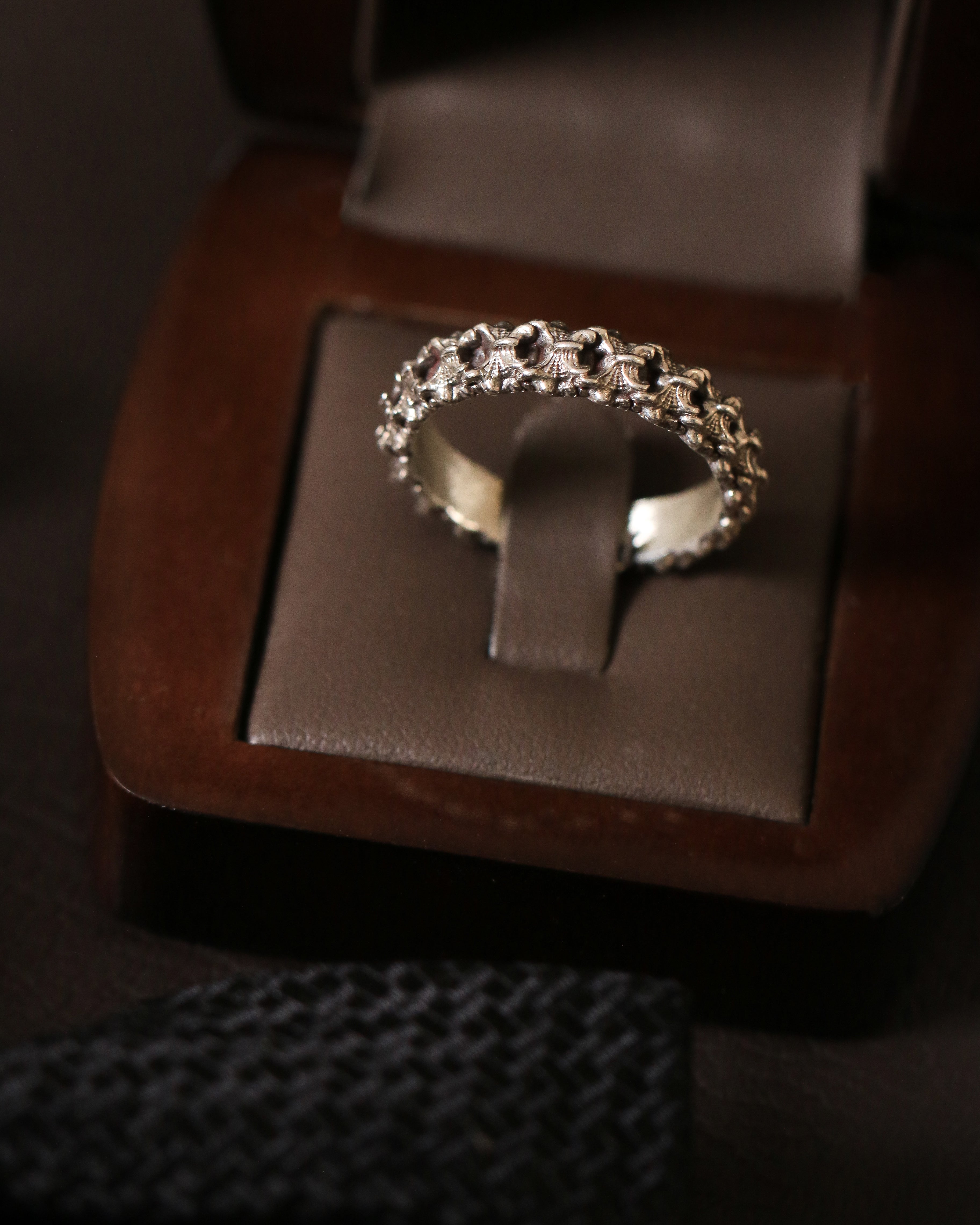 Spine Wedding Band (Men)